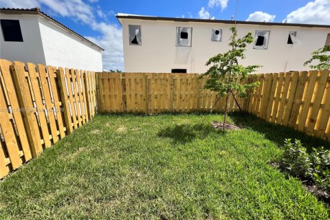 Townhouse in Homestead, Florida 3 bedrooms, 157.47 sq.m. № 2168616 - photo 2