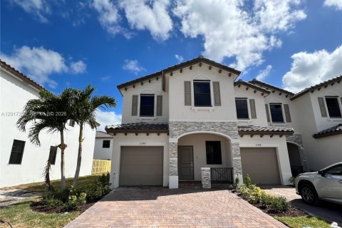Townhouse in Homestead, Florida 3 bedrooms, 157.47 sq.m. № 2168616 - photo 1