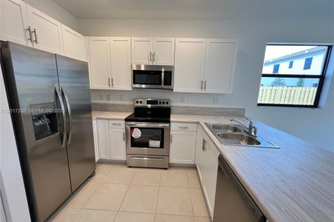Townhouse in Homestead, Florida 3 bedrooms, 157.47 sq.m. № 2168616 - photo 3