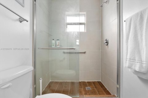 Immobilier commercial à vendre à Coral Gables, Floride: 247.03 m2 № 2433015 - photo 14