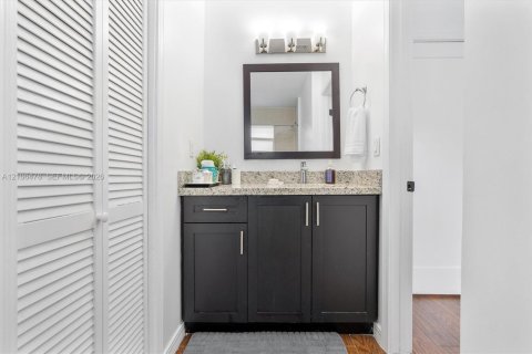 Immobilier commercial à vendre à Coral Gables, Floride: 247.03 m2 № 2433015 - photo 16