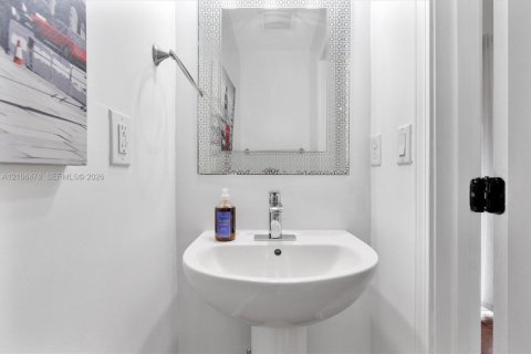 Immobilier commercial à vendre à Coral Gables, Floride: 247.03 m2 № 2433015 - photo 18