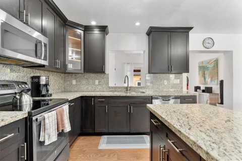 Immobilier commercial à vendre à Coral Gables, Floride: 247.03 m2 № 2433015 - photo 8