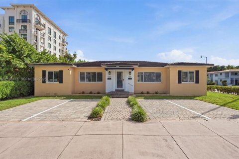 Immobilier commercial à Coral Gables, Floride 247.03 m2 № 2433015