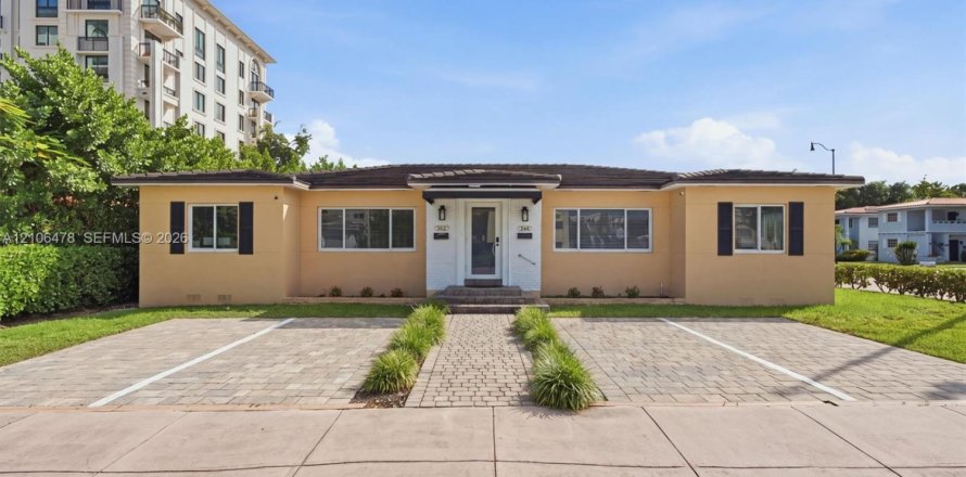 Immobilier commercial à Coral Gables, Floride 247.03 m2 № 2433015