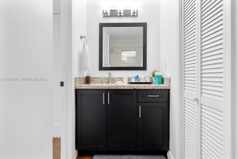 Immobilier commercial à vendre à Coral Gables, Floride: 247.03 m2 № 2433015 - photo 13