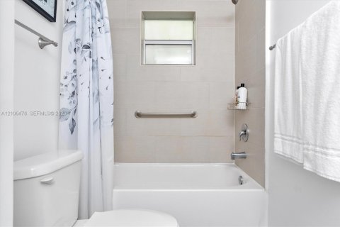 Immobilier commercial à vendre à Coral Gables, Floride: 247.03 m2 № 2433015 - photo 17