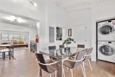 Immobilier commercial à vendre à Coral Gables, Floride: 247.03 m2 № 2433015 - photo 10
