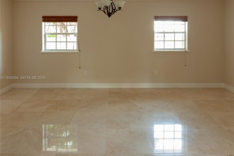 Снять в аренду виллу или дом в Майами, Флорида 4 спальни, 235.97м2, № 2034370 - фото 19