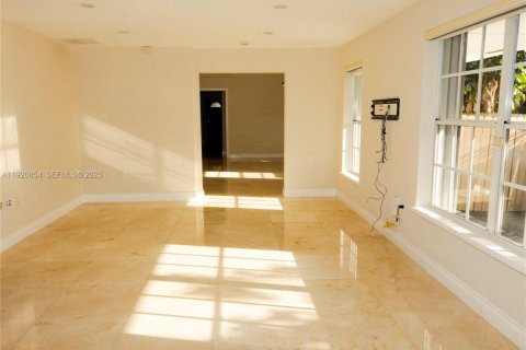 Снять в аренду виллу или дом в Майами, Флорида 4 спальни, 235.97м2, № 2034370 - фото 15