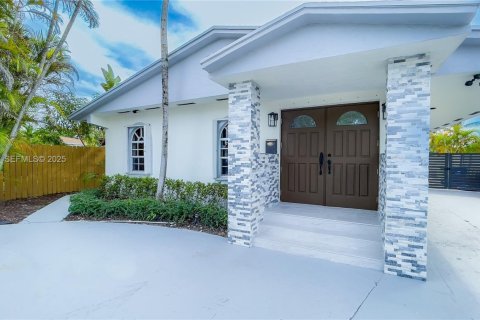 Снять в аренду виллу или дом в Майами, Флорида 4 спальни, 235.97м2, № 2034370 - фото 6