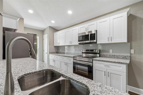 House in Lakeland, Florida 3 bedrooms, 128.58 sq.m. № 2204697 - photo 11