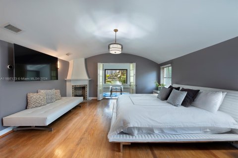Casa en alquiler en Miami Beach, Florida, 12 dormitorios, 637.5 m2 № 1959611 - foto 16