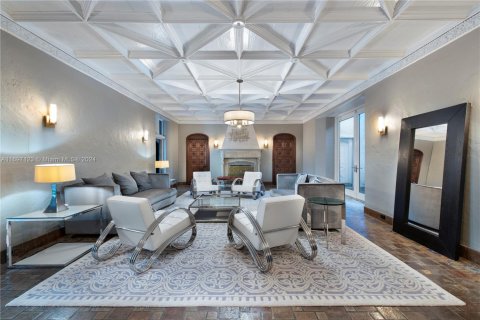 Casa en alquiler en Miami Beach, Florida, 12 dormitorios, 637.5 m2 № 1959611 - foto 2