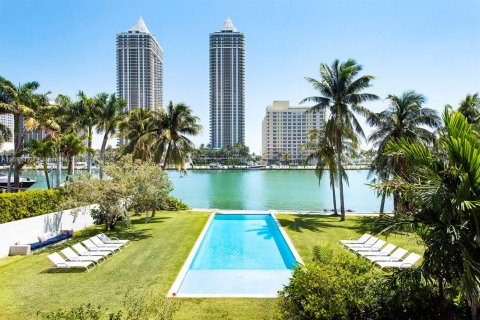 Casa en alquiler en Miami Beach, Florida, 12 dormitorios, 637.5 m2 № 1959611 - foto 20