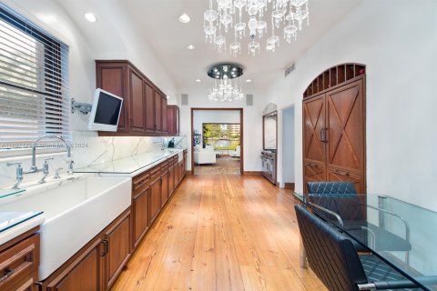 Casa en alquiler en Miami Beach, Florida, 12 dormitorios, 637.5 m2 № 1959611 - foto 9