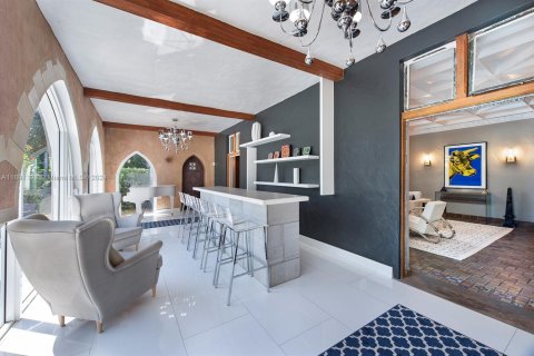 Casa en alquiler en Miami Beach, Florida, 12 dormitorios, 637.5 m2 № 1959611 - foto 6