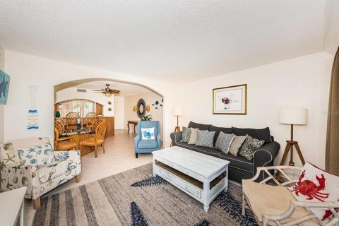 Condo in Saint Petersburg, Florida, 2 bedrooms  № 215034 - photo 12