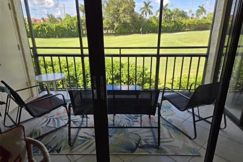 Condo in Saint Petersburg, Florida, 2 bedrooms  № 215034 - photo 7
