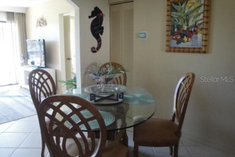 Condo in Saint Petersburg, Florida, 2 bedrooms  № 215034 - photo 5