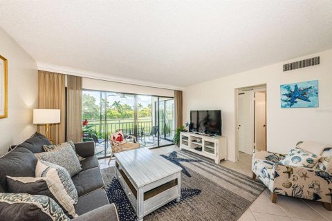 Condo in Saint Petersburg, Florida, 2 bedrooms  № 215034 - photo 13