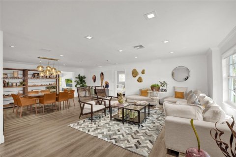 House in Miami, Florida 4 bedrooms, 247.86 sq.m. № 2045952 - photo 6