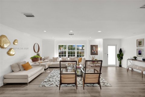 House in Miami, Florida 4 bedrooms, 247.86 sq.m. № 2045952 - photo 12