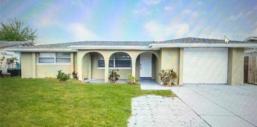 House in Port Richey, Florida 3 bedrooms, 122.07 sq.m. № 2349782