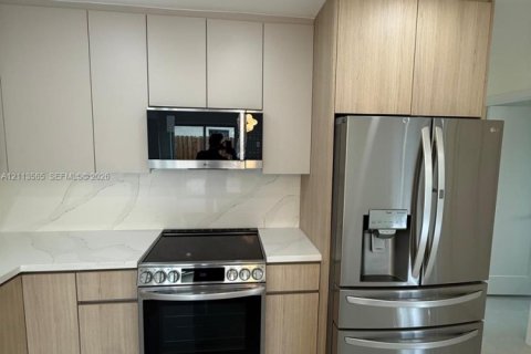 Купить виллу или дом в Майами, Флорида 3 спальни, 159.98м2, № 2434059 - фото 30