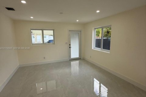 Купить виллу или дом в Майами, Флорида 3 спальни, 159.98м2, № 2434059 - фото 23