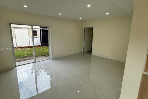 Купить виллу или дом в Майами, Флорида 3 спальни, 159.98м2, № 2434059 - фото 29