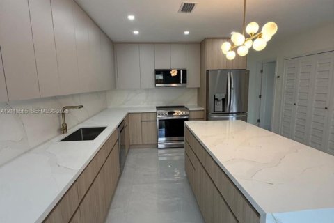 Купить виллу или дом в Майами, Флорида 3 спальни, 159.98м2, № 2434059 - фото 25