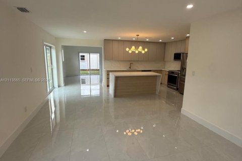 Купить виллу или дом в Майами, Флорида 3 спальни, 159.98м2, № 2434059 - фото 22