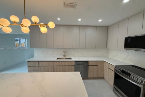 Купить виллу или дом в Майами, Флорида 3 спальни, 159.98м2, № 2434059 - фото 12