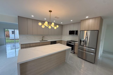 Купить виллу или дом в Майами, Флорида 3 спальни, 159.98м2, № 2434059 - фото 27