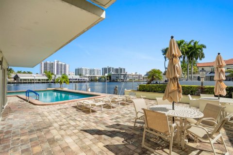 Condominio en venta en Fort Lauderdale, Florida, 3 habitaciones, 40.88 m2 № 2153855 - foto 21