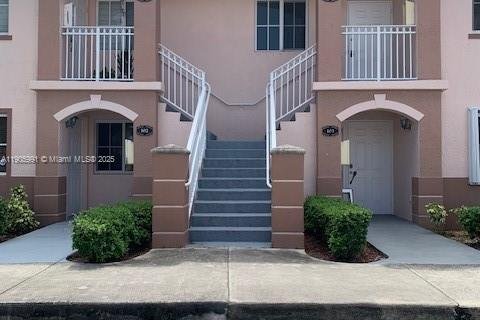 Copropriété à louer à Homestead, Floride: 2 chambres, 75.72 m2 № 1957288 - photo 1