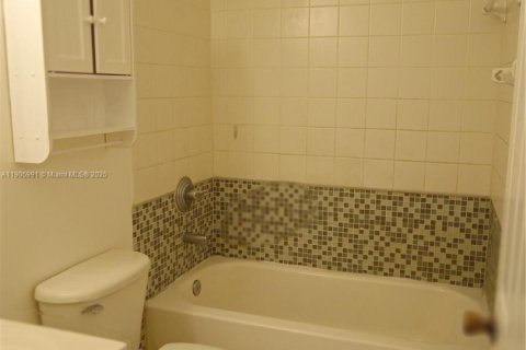 Copropriété à louer à Homestead, Floride: 2 chambres, 75.72 m2 № 1957288 - photo 15