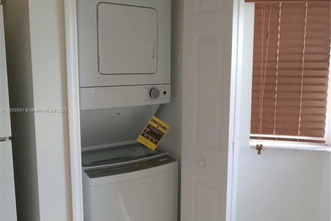 Copropriété à louer à Homestead, Floride: 2 chambres, 75.72 m2 № 1957288 - photo 6