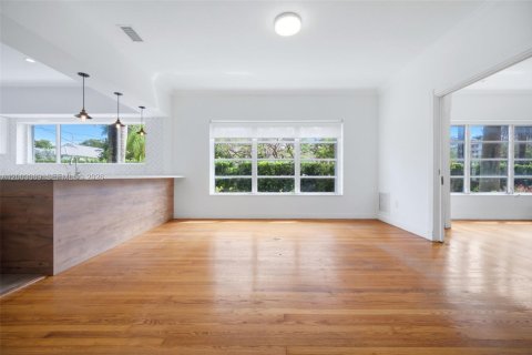 Villa ou maison à vendre à Miami, Floride: 4 chambres, 328.78 m2 № 2066567 - photo 15