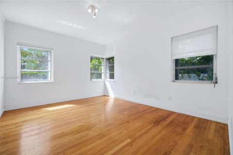 Villa ou maison à vendre à Miami, Floride: 4 chambres, 328.78 m2 № 2066567 - photo 30