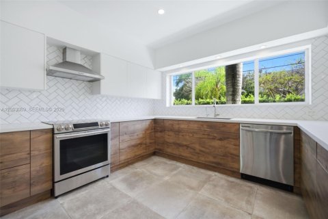 Villa ou maison à vendre à Miami, Floride: 4 chambres, 328.78 m2 № 2066567 - photo 11