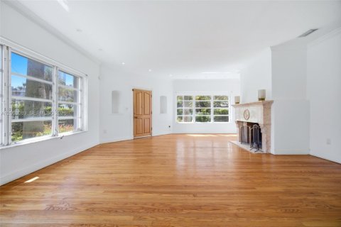 Villa ou maison à vendre à Miami, Floride: 4 chambres, 328.78 m2 № 2066567 - photo 8