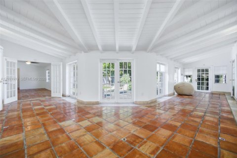 Villa ou maison à vendre à Miami, Floride: 4 chambres, 328.78 m2 № 2066567 - photo 16