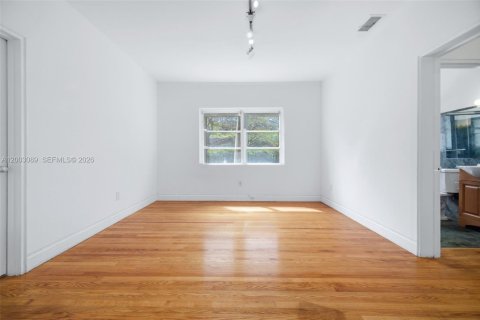 Villa ou maison à vendre à Miami, Floride: 4 chambres, 328.78 m2 № 2066567 - photo 27