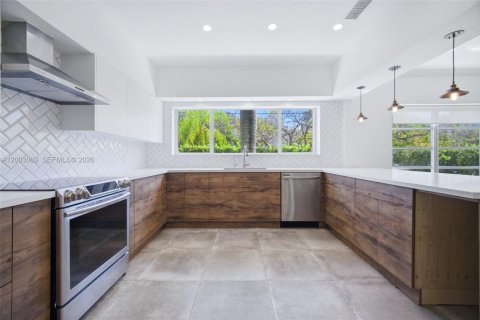 Villa ou maison à vendre à Miami, Floride: 4 chambres, 328.78 m2 № 2066567 - photo 12