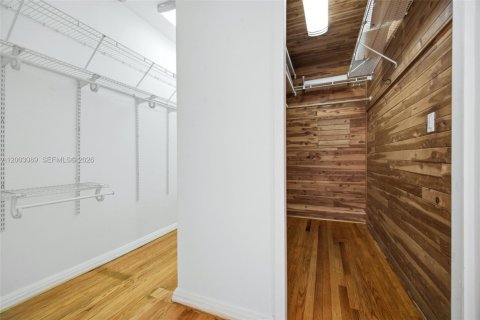 Villa ou maison à vendre à Miami, Floride: 4 chambres, 328.78 m2 № 2066567 - photo 26