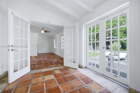 Villa ou maison à vendre à Miami, Floride: 4 chambres, 328.78 m2 № 2066567 - photo 19