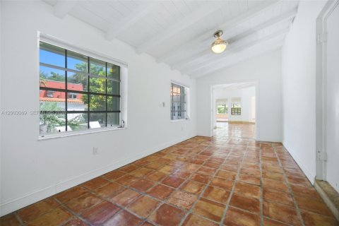 Villa ou maison à vendre à Miami, Floride: 4 chambres, 328.78 m2 № 2066567 - photo 21