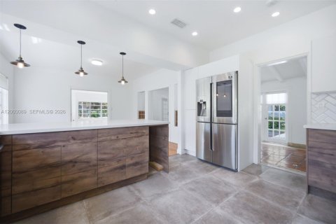 Villa ou maison à vendre à Miami, Floride: 4 chambres, 328.78 m2 № 2066567 - photo 9